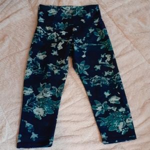 Old navy floral active Leggings size M